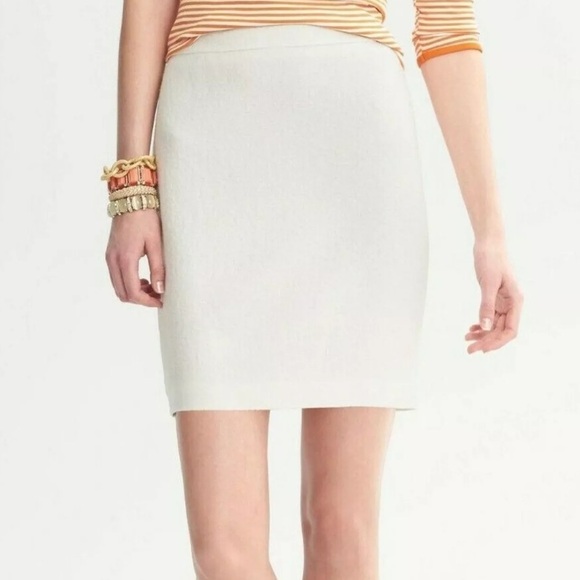 Banana Republic Dresses & Skirts - Banana Republic Winter White - Cocoon Skirt
